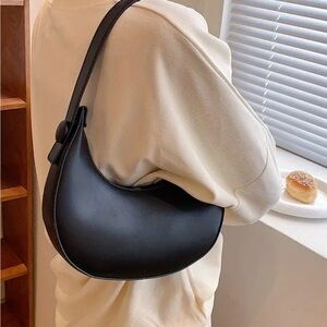 Elegant Black Shoulder Baguette Bag